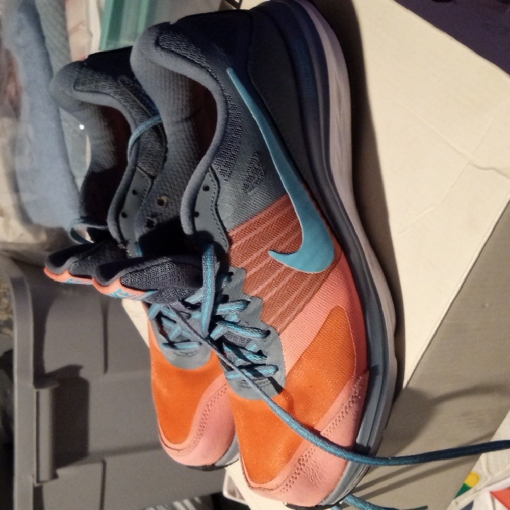 Nike - Picture 3 of 6